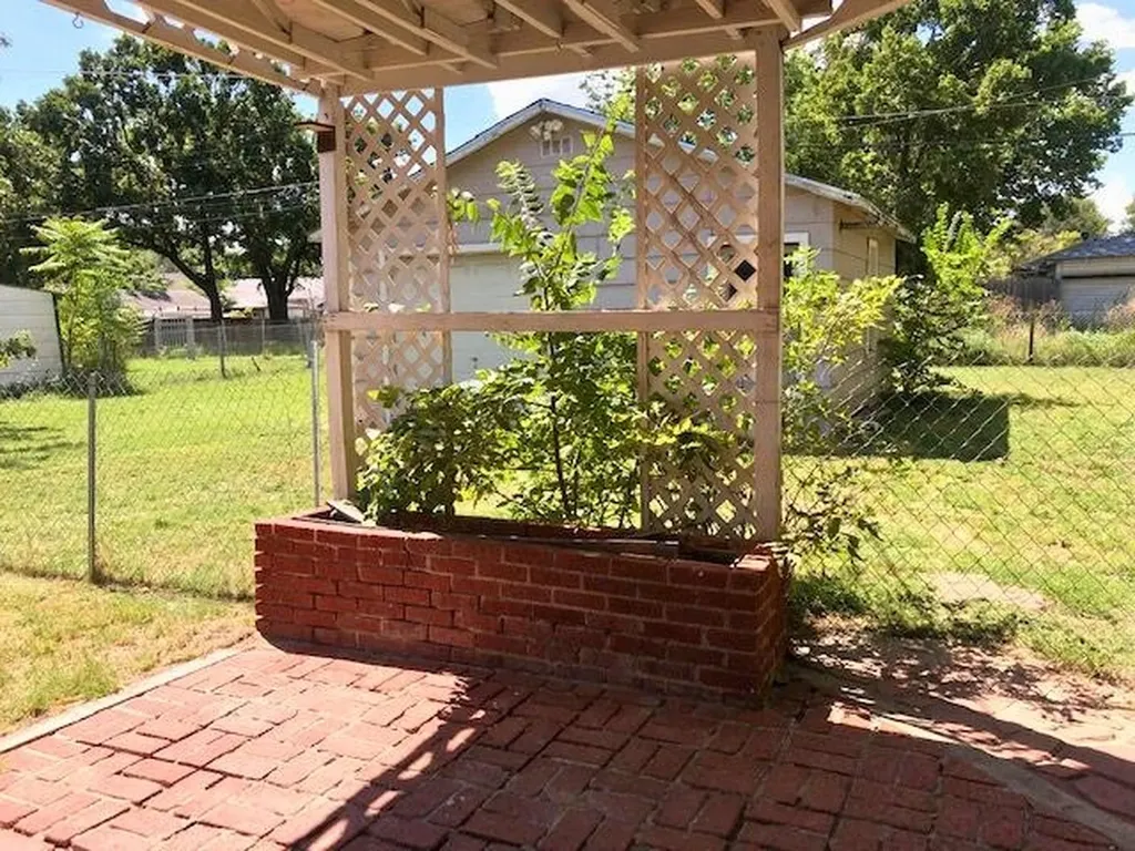 1933 S Palisade Avenue Wichita KS 67213