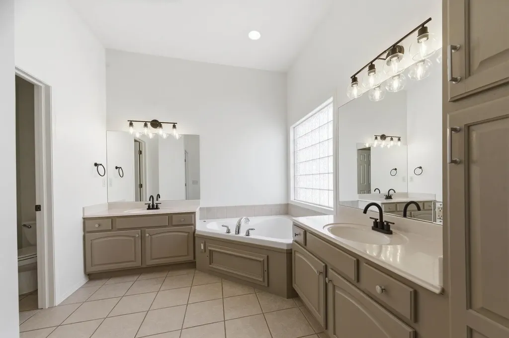 1418 E Woodbrook Street Derby KS 67037