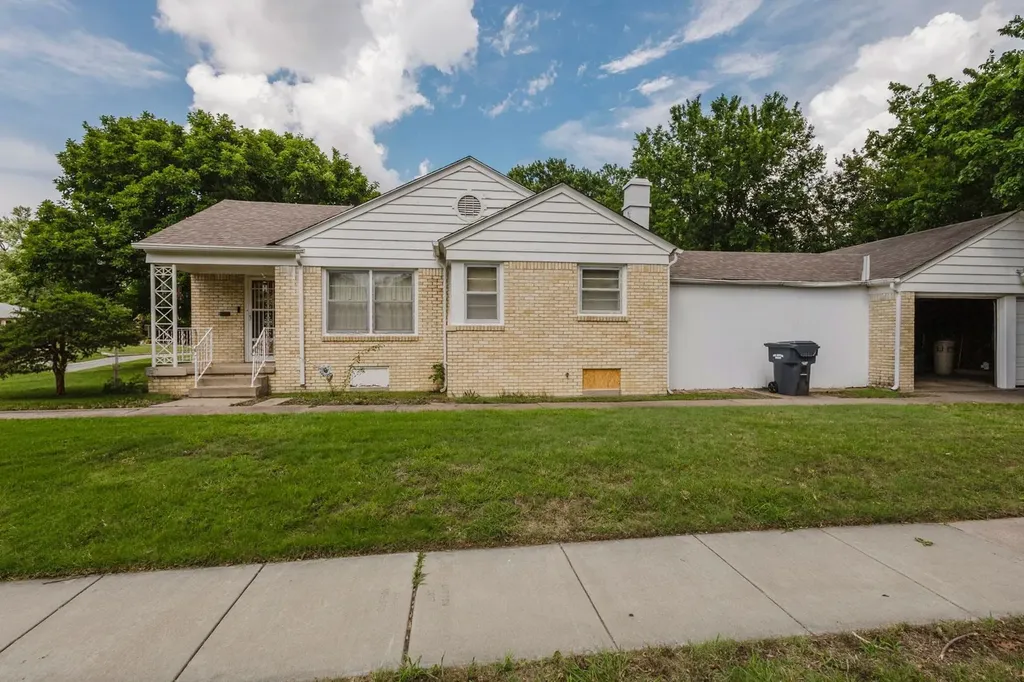 2705 E Menlo Wichita KS 67211