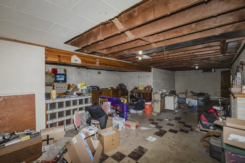 2705 E Menlo Wichita KS 67211