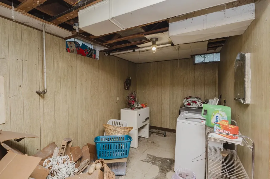 2705 E Menlo Wichita KS 67211