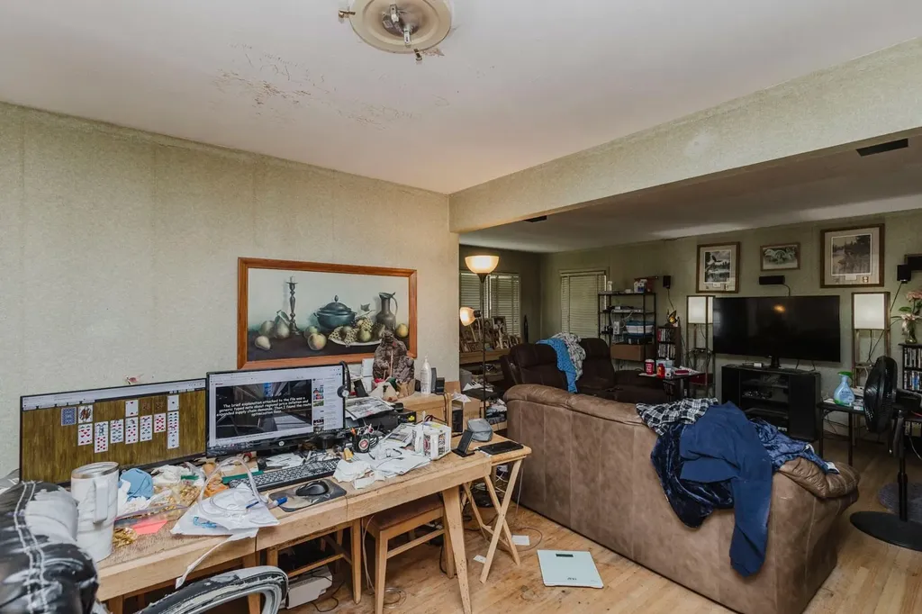 2705 E Menlo Wichita KS 67211