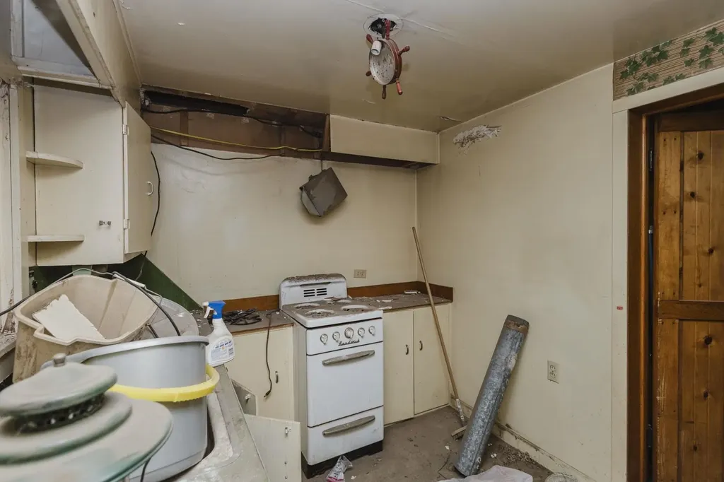2705 E Menlo Wichita KS 67211
