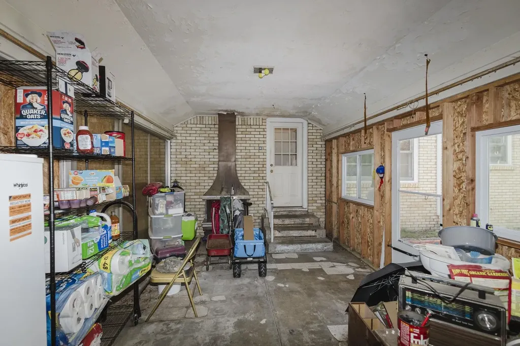 2705 E Menlo Wichita KS 67211