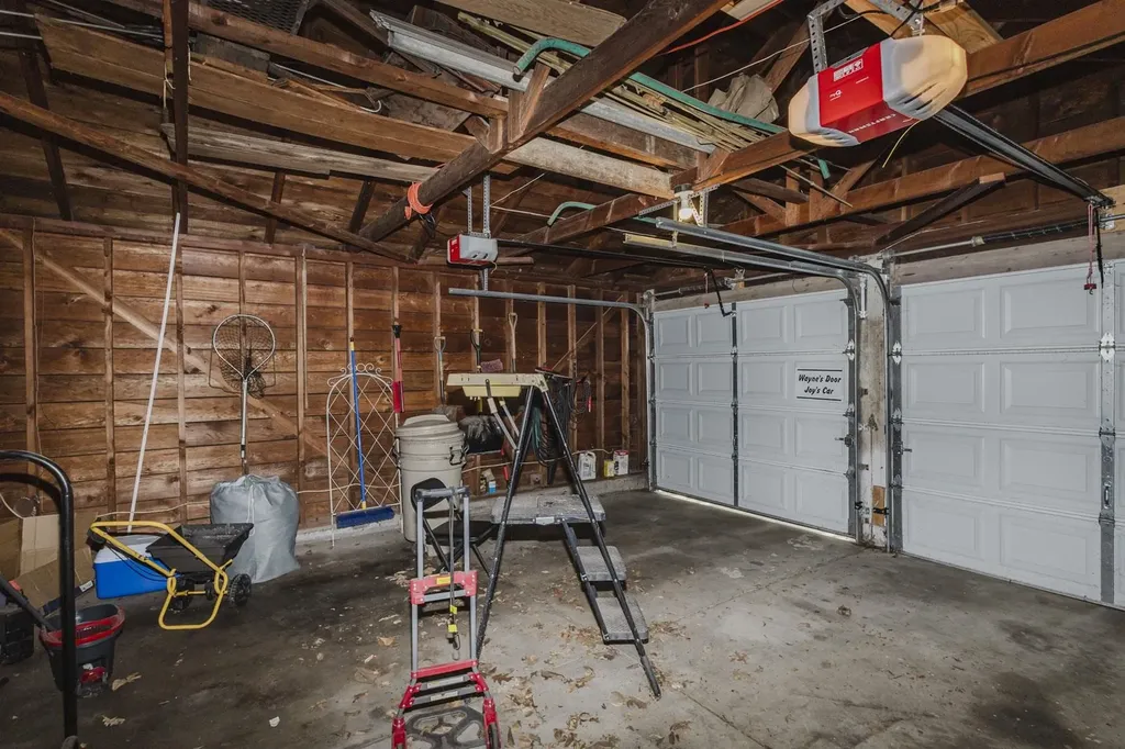 2705 E Menlo Wichita KS 67211