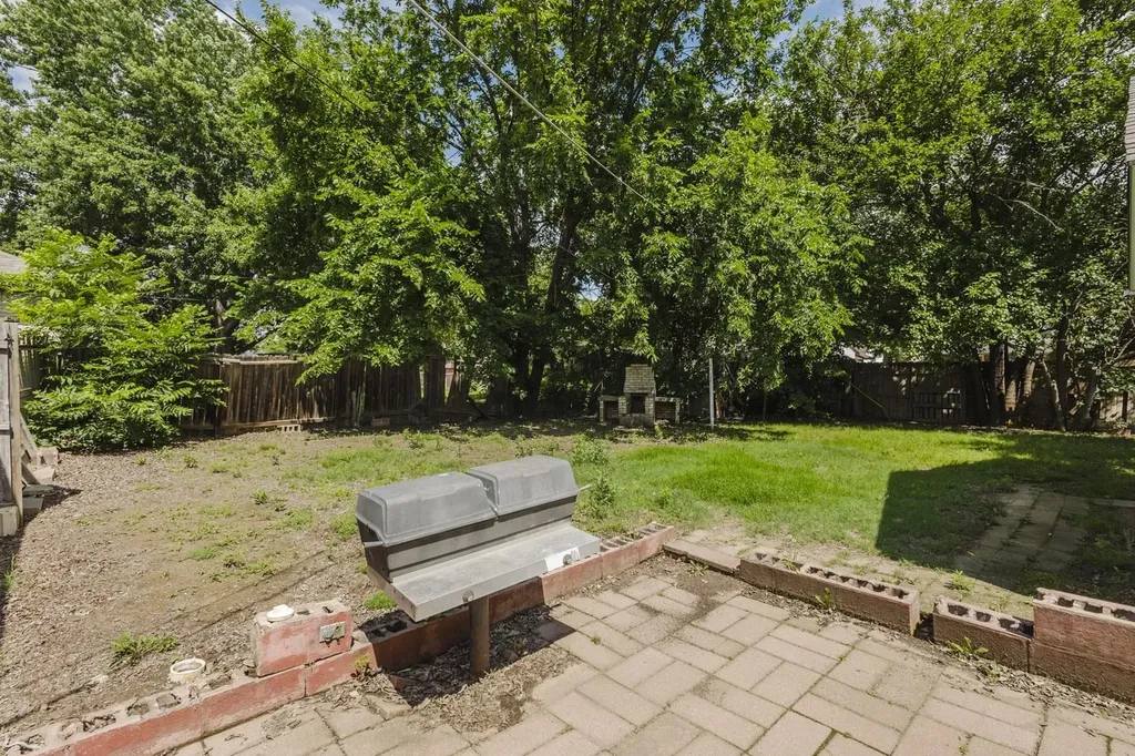 2705 E Menlo Wichita KS 67211