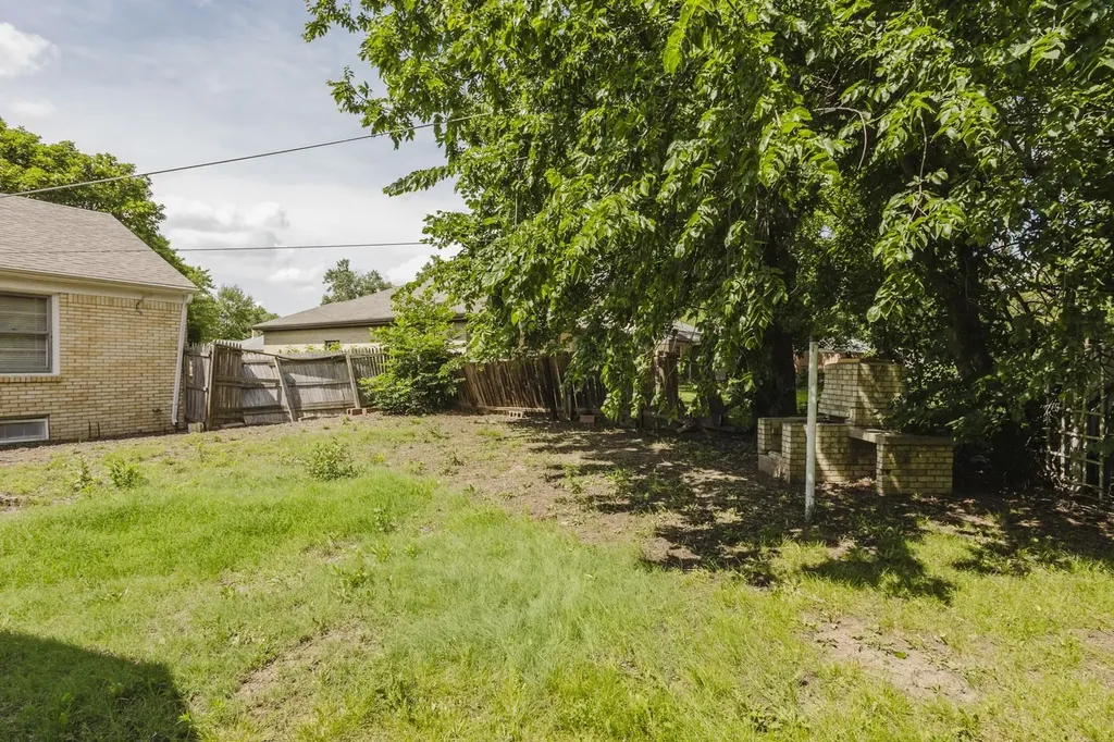 2705 E Menlo Wichita KS 67211