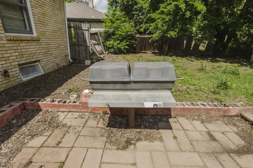 2705 E Menlo Wichita KS 67211