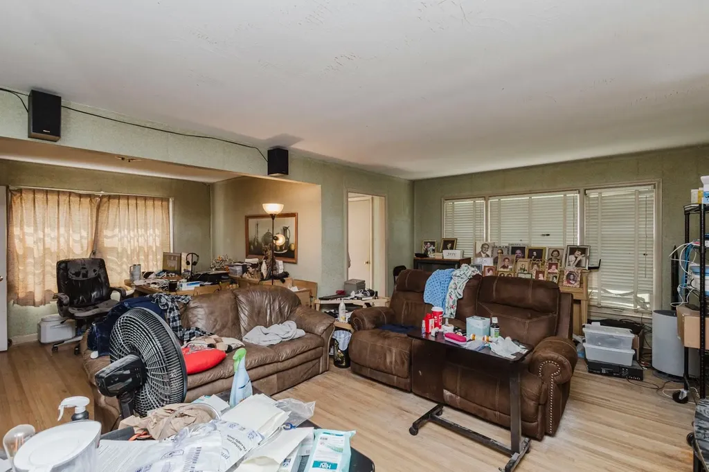 2705 E Menlo Wichita KS 67211