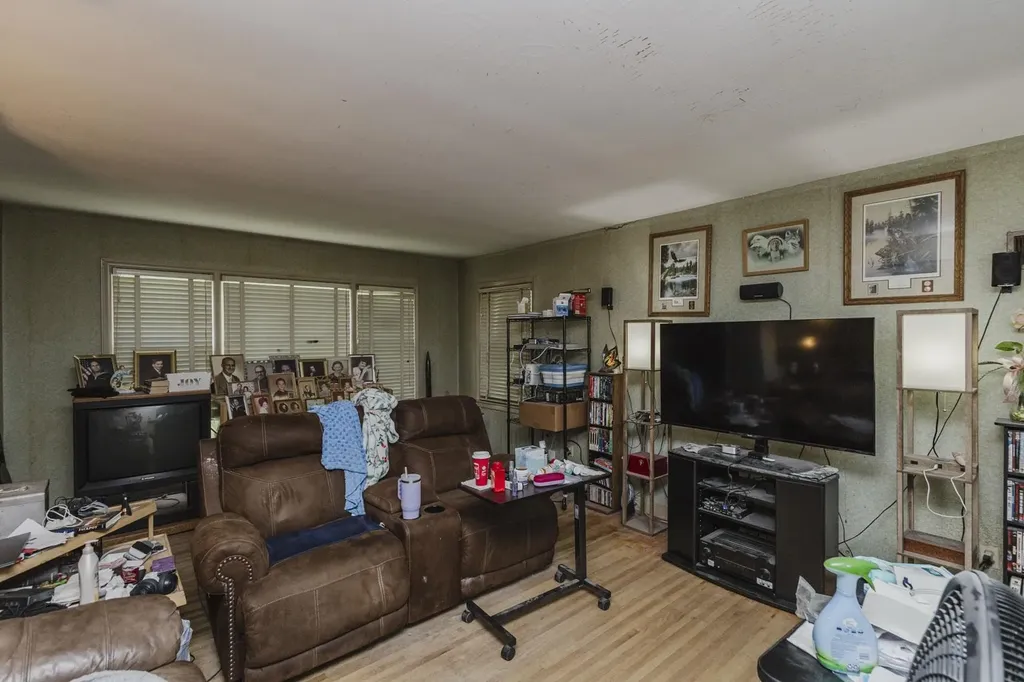 2705 E Menlo Wichita KS 67211