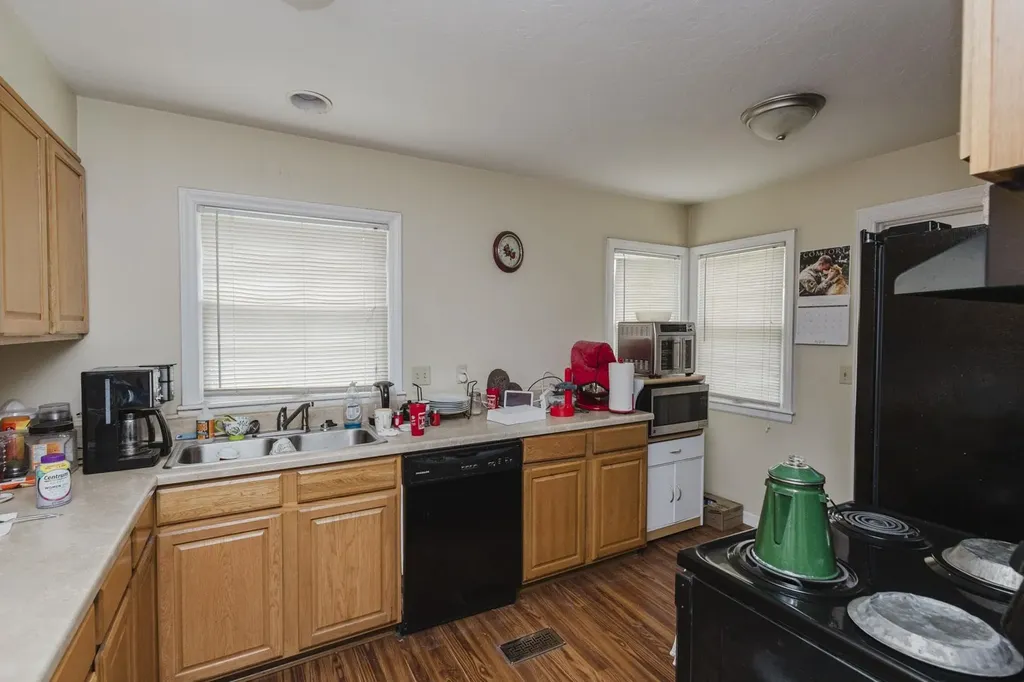 2705 E Menlo Wichita KS 67211