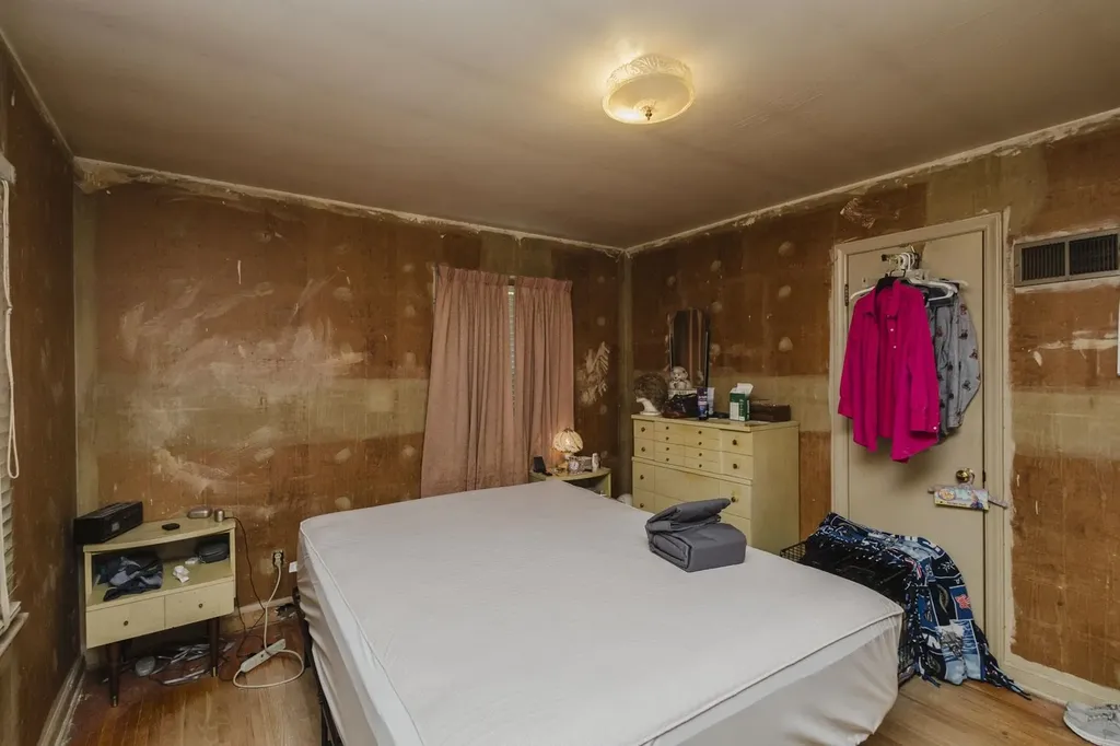 2705 E Menlo Wichita KS 67211