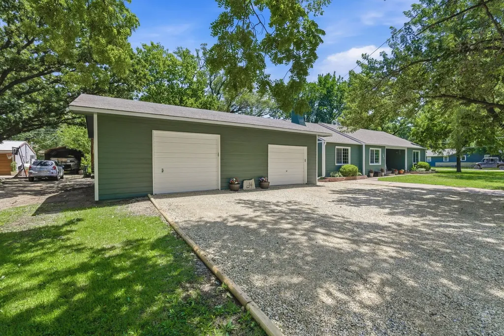 302 N 6th Street Towanda KS 67144