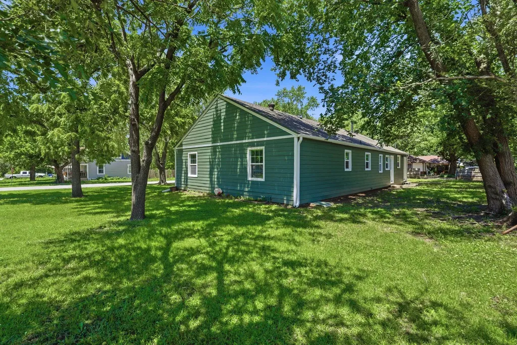 302 N 6th Street Towanda KS 67144