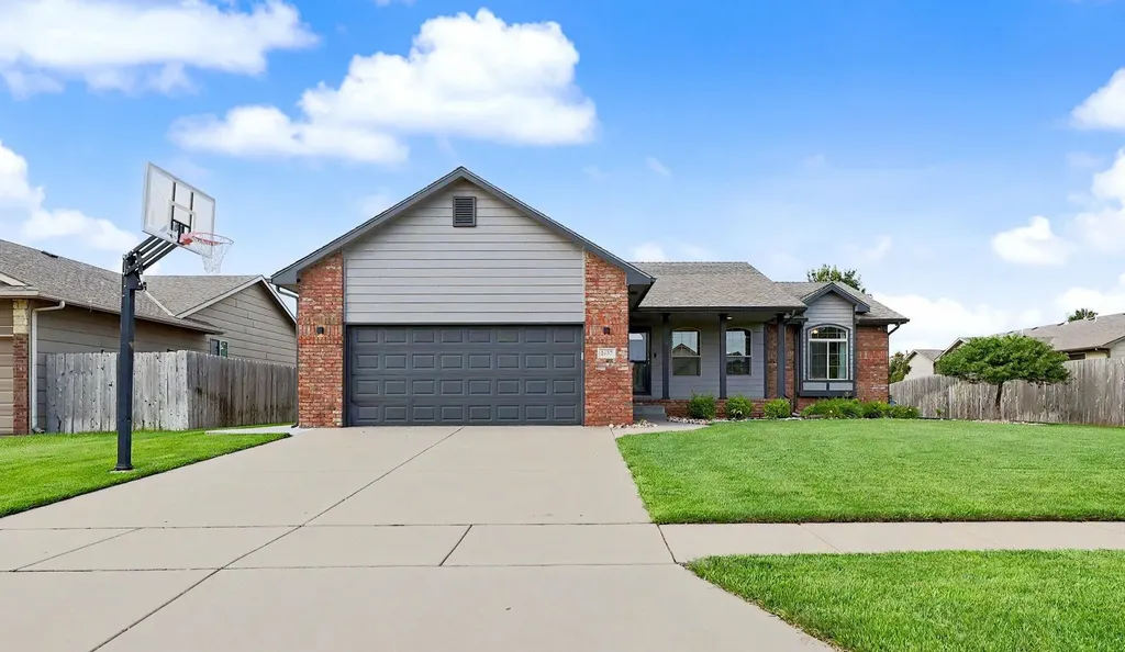 2637 E Mason Ridge Derby KS 67037