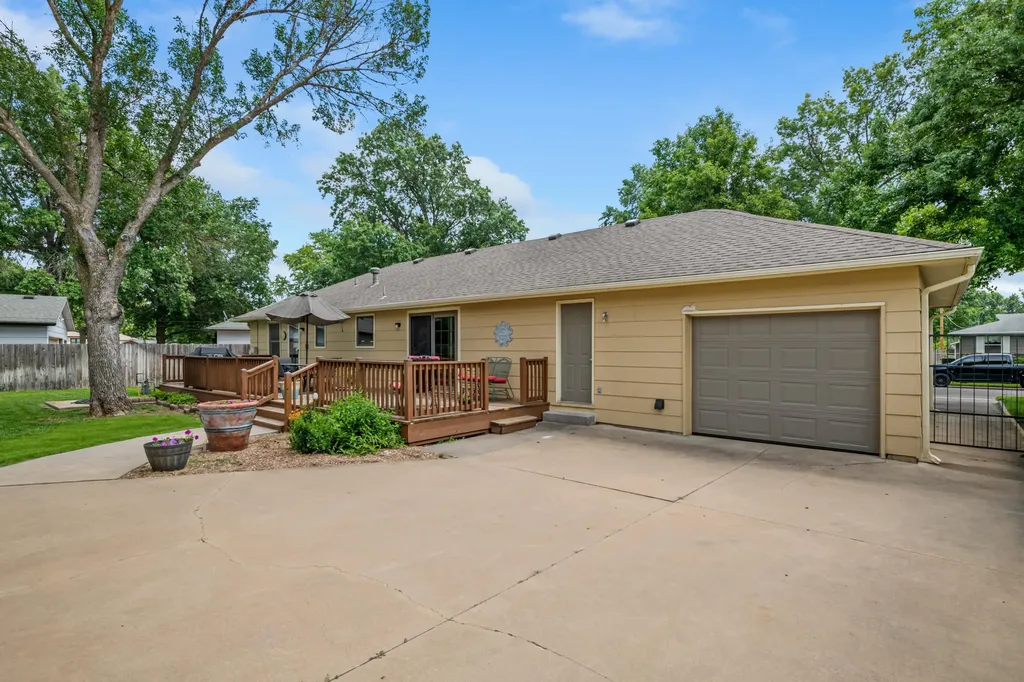 8824 W Birch Lane Wichita KS 67212