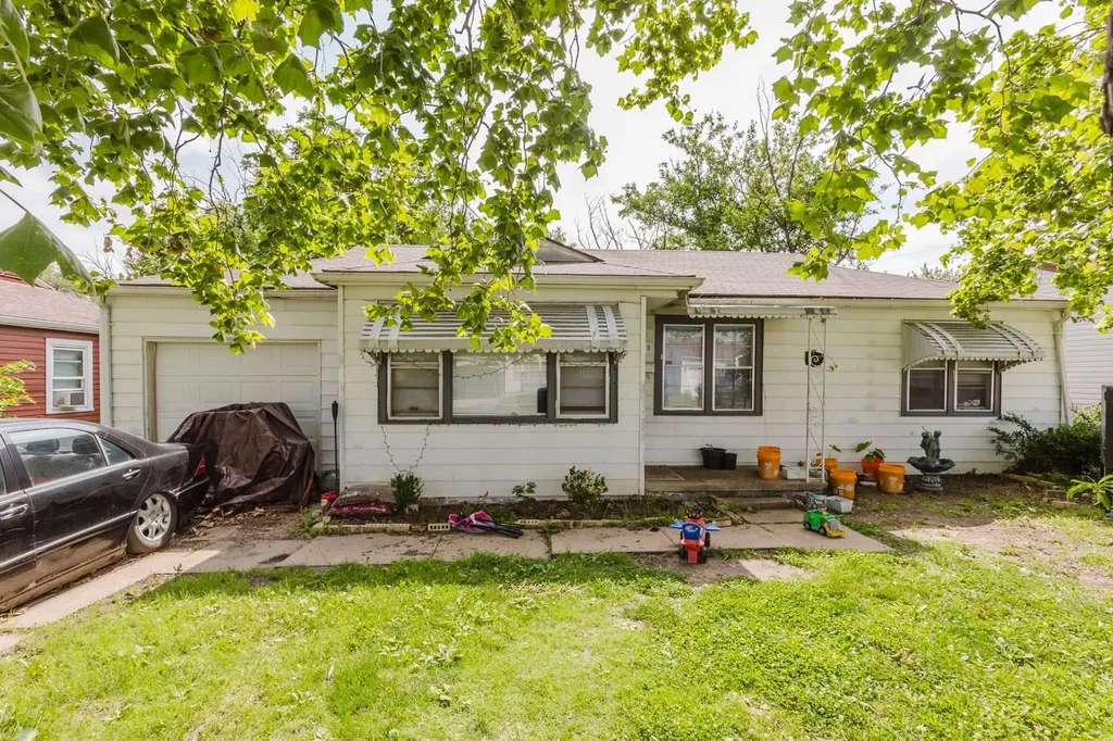 2710 N Gentry Wichita KS 67220