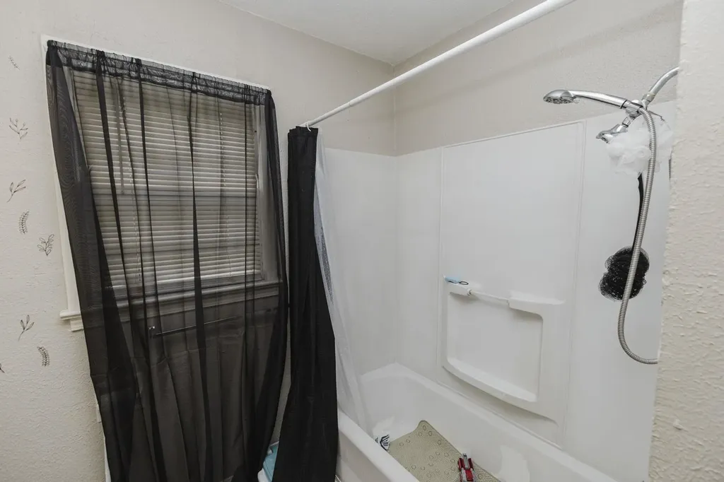 2710 N Gentry Wichita KS 67220