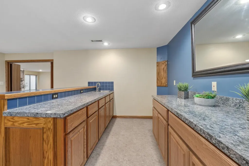 213 S Cardington Street Wichita KS 67209-4109