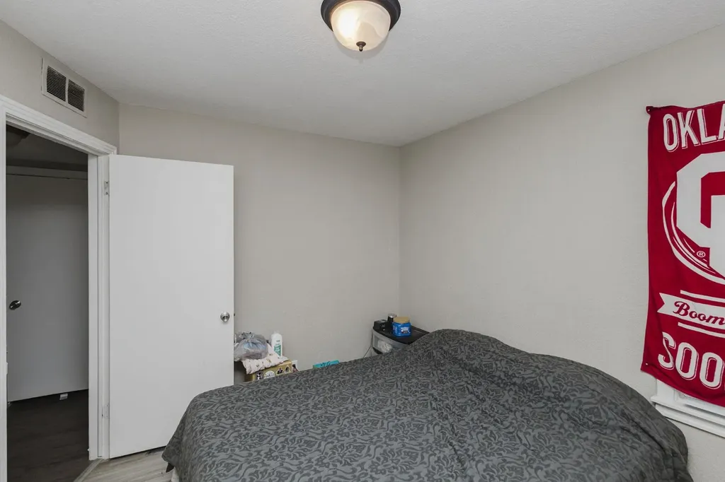 1724 S Volutsia Wichita KS 67211