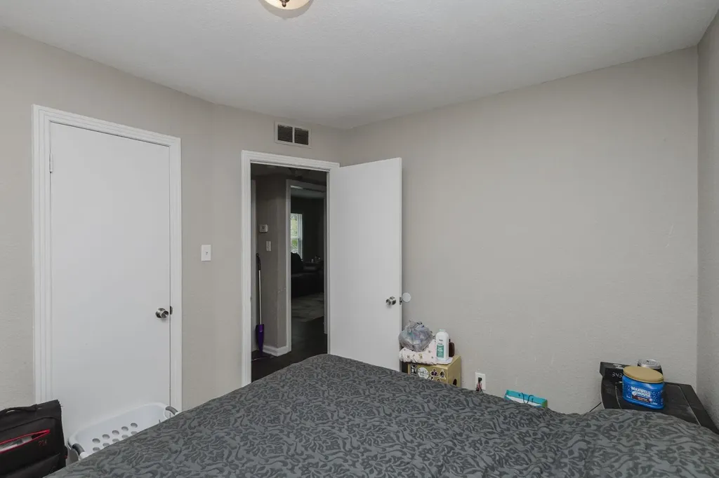 1724 S Volutsia Wichita KS 67211