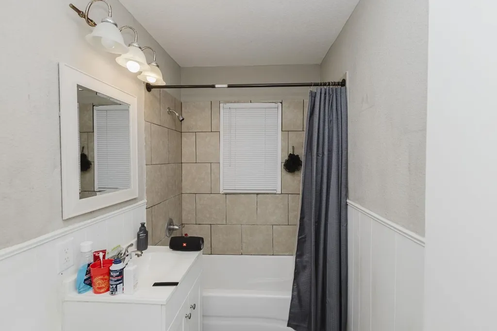 1724 S Volutsia Wichita KS 67211