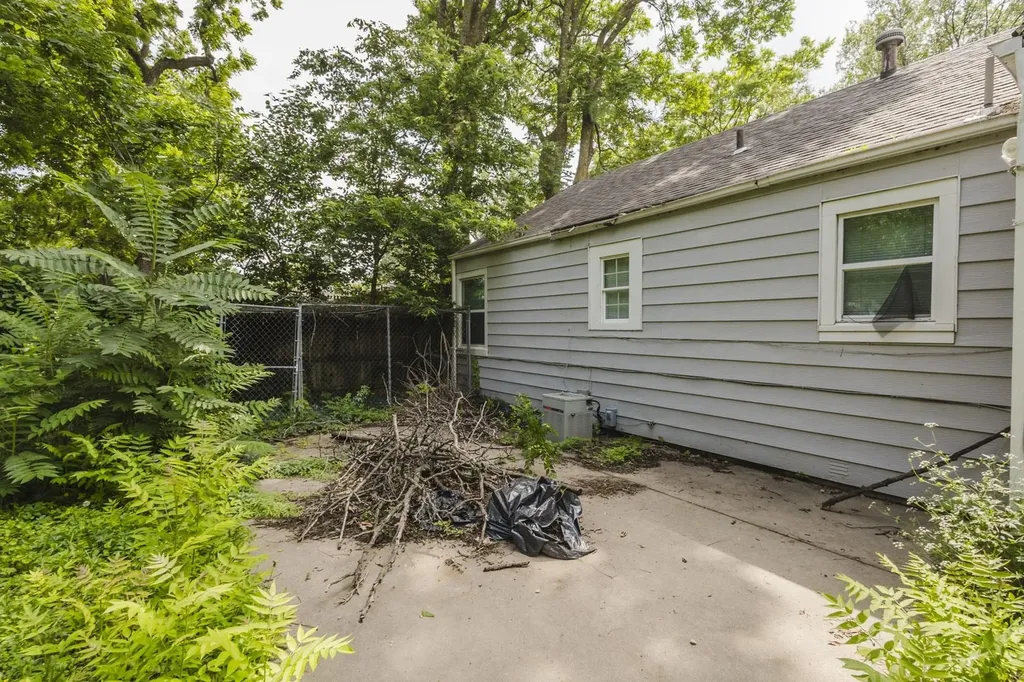 1724 S Volutsia Wichita KS 67211