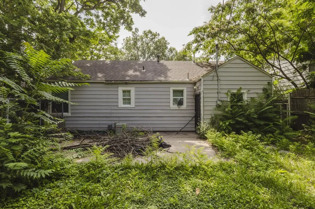 1724 S Volutsia Wichita KS 67211