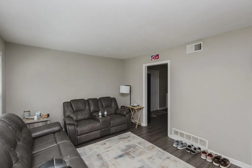 1724 S Volutsia Wichita KS 67211