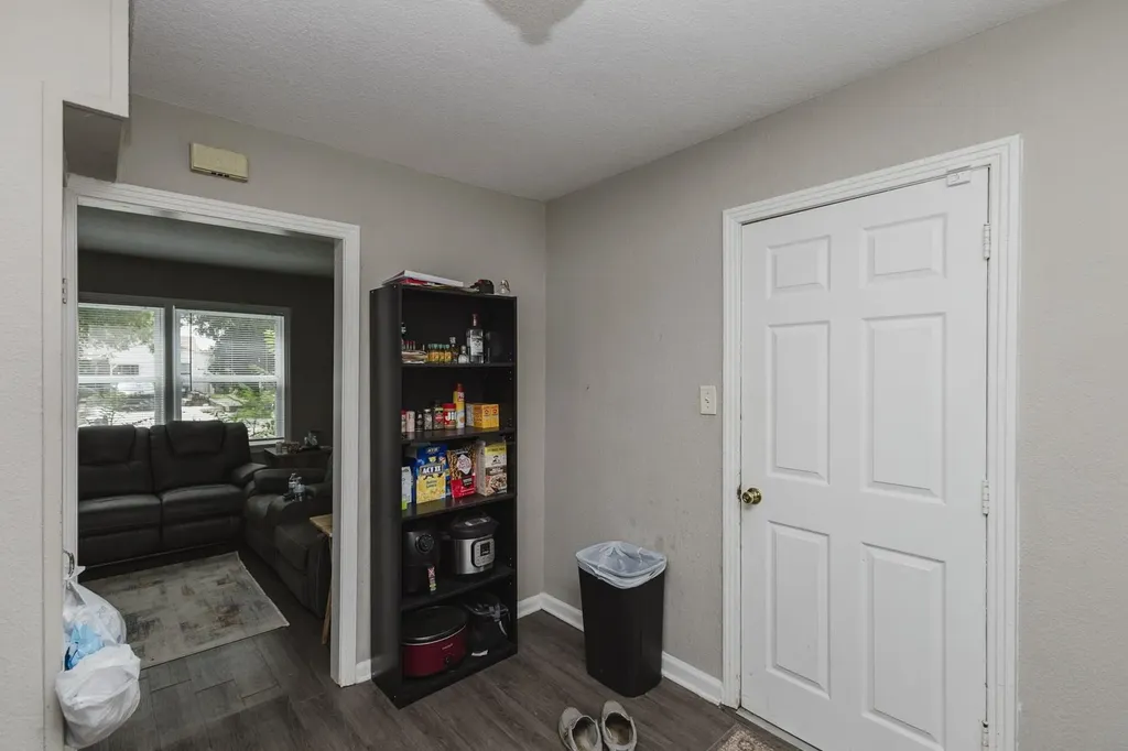 1724 S Volutsia Wichita KS 67211