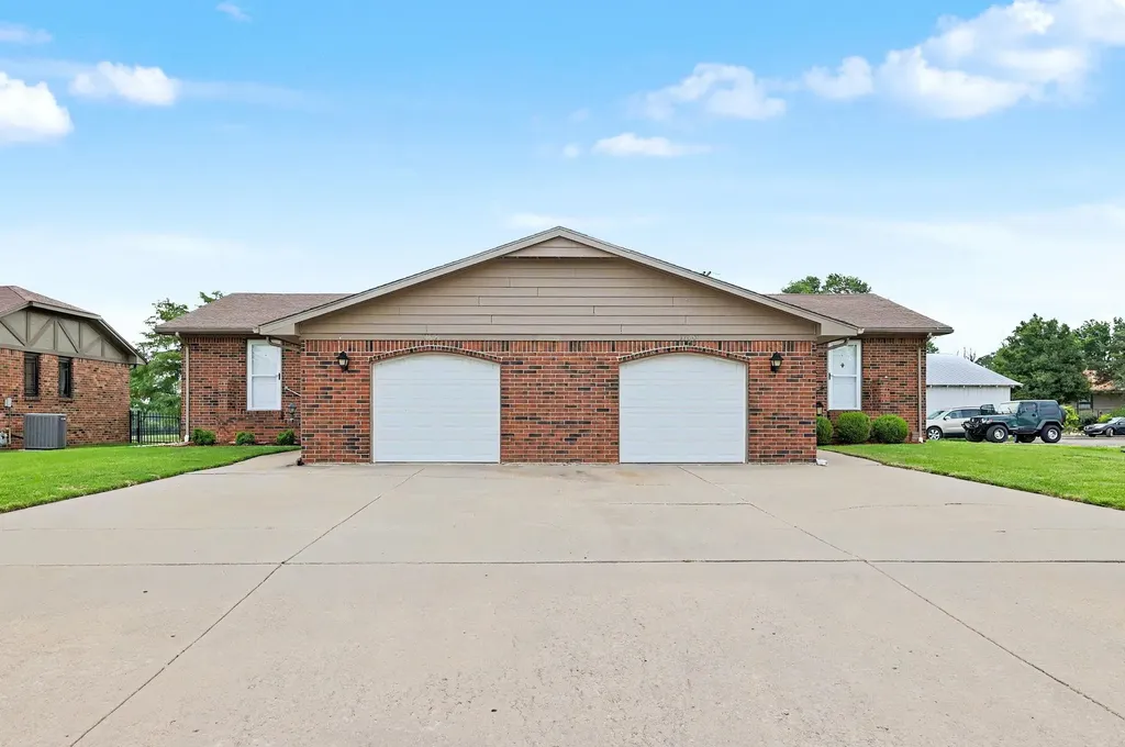 1700-1704 N Fairway Drive Augusta KS 67010