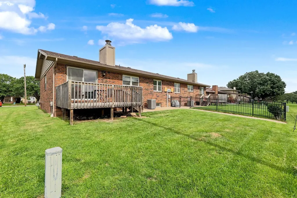 1700-1704 N Fairway Drive Augusta KS 67010