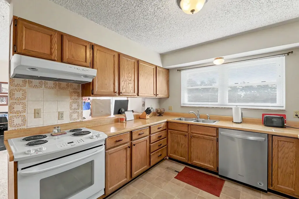 1700-1704 N Fairway Drive Augusta KS 67010