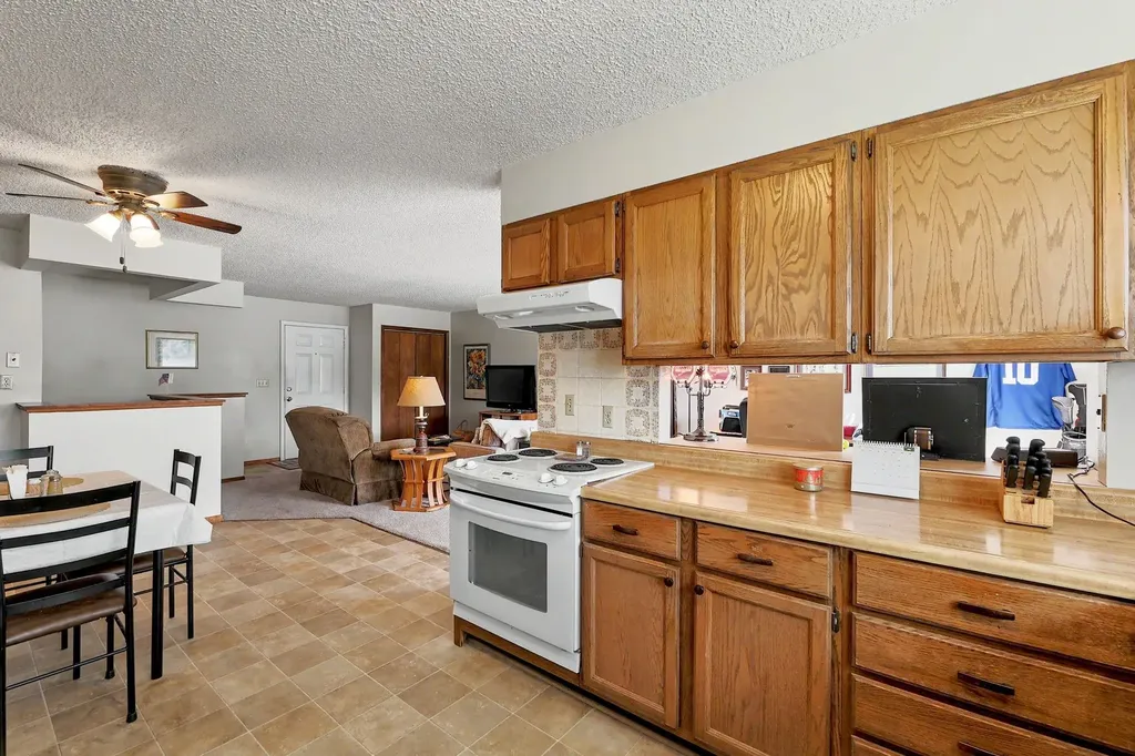 1700-1704 N Fairway Drive Augusta KS 67010