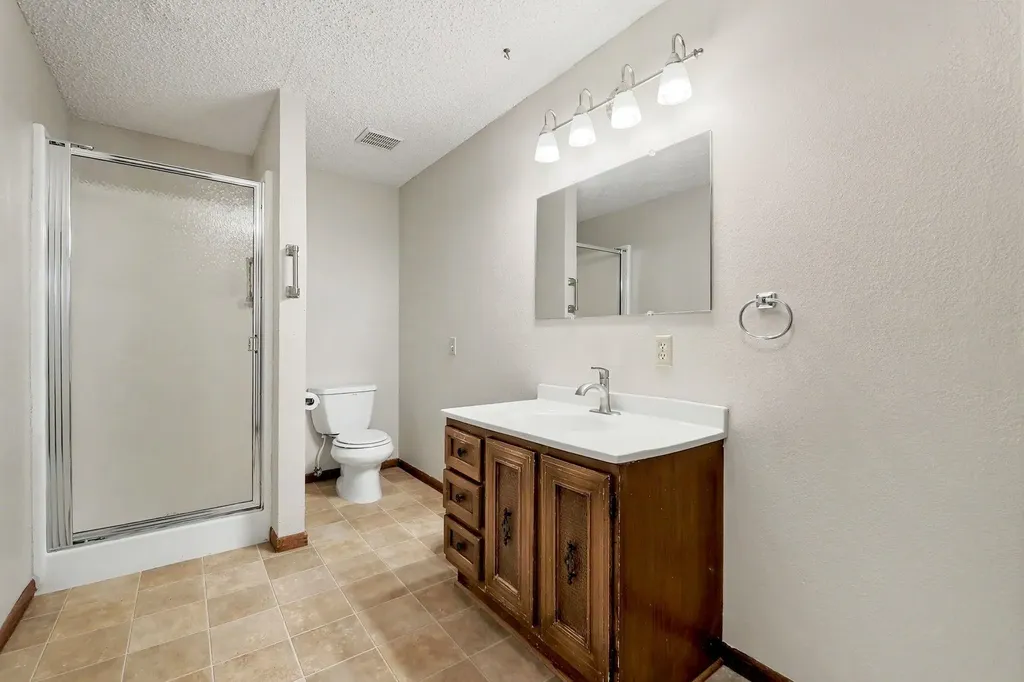 1700-1704 N Fairway Drive Augusta KS 67010