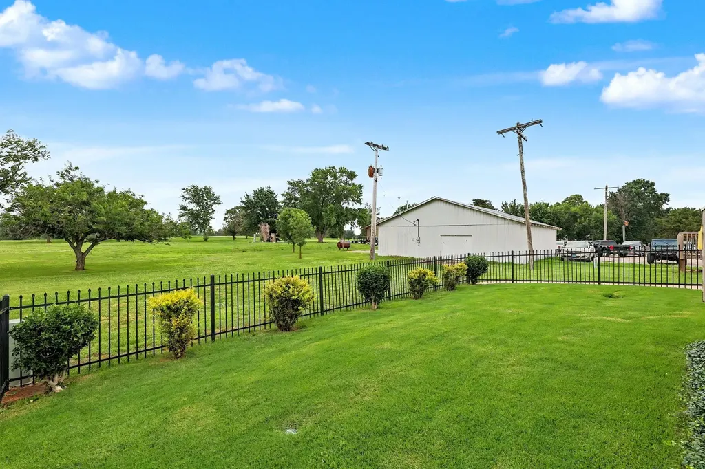 1700-1704 N Fairway Drive Augusta KS 67010