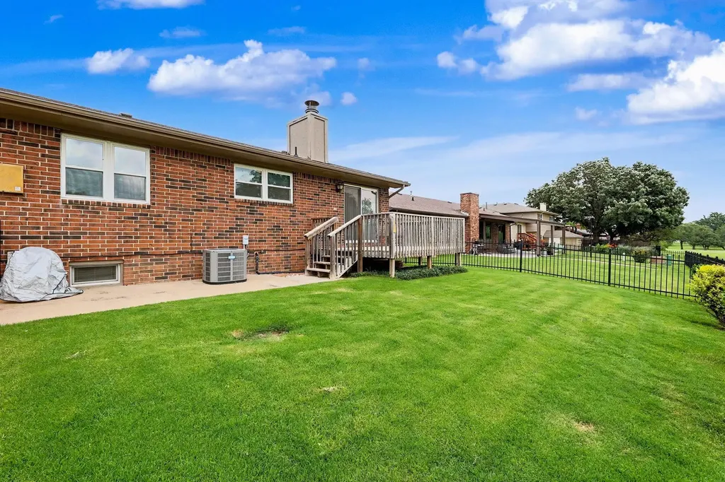 1700-1704 N Fairway Drive Augusta KS 67010