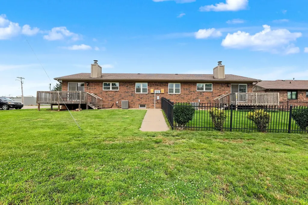 1700-1704 N Fairway Drive Augusta KS 67010