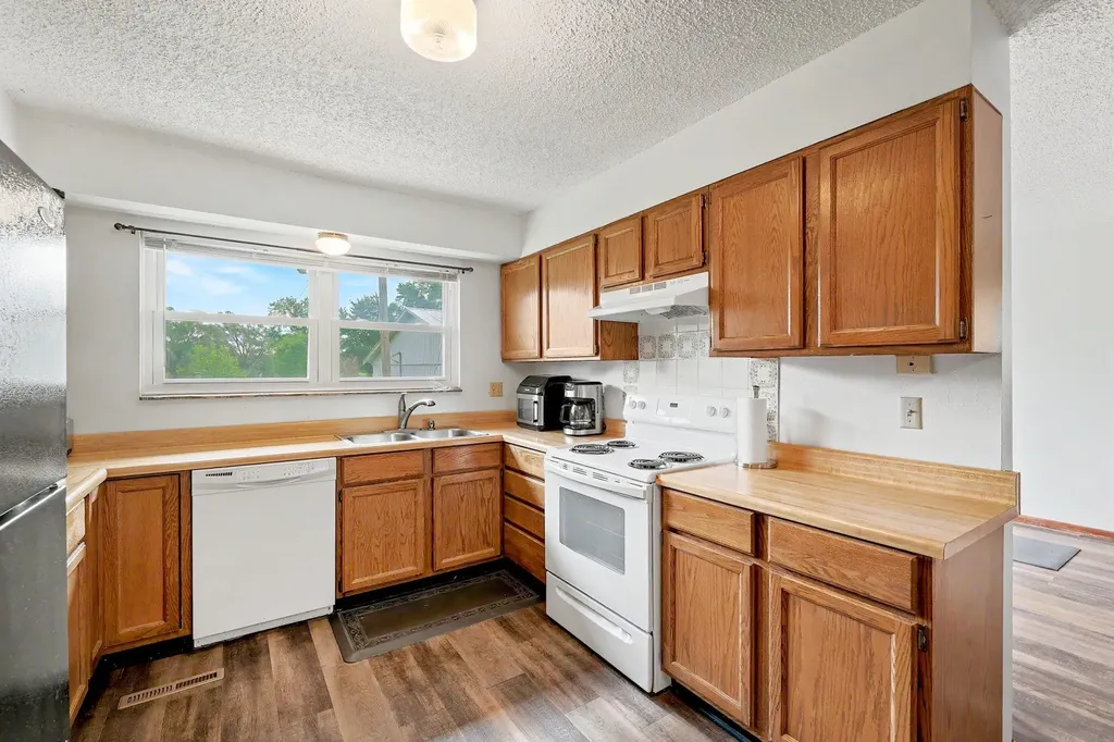 1700-1704 N Fairway Drive Augusta KS 67010