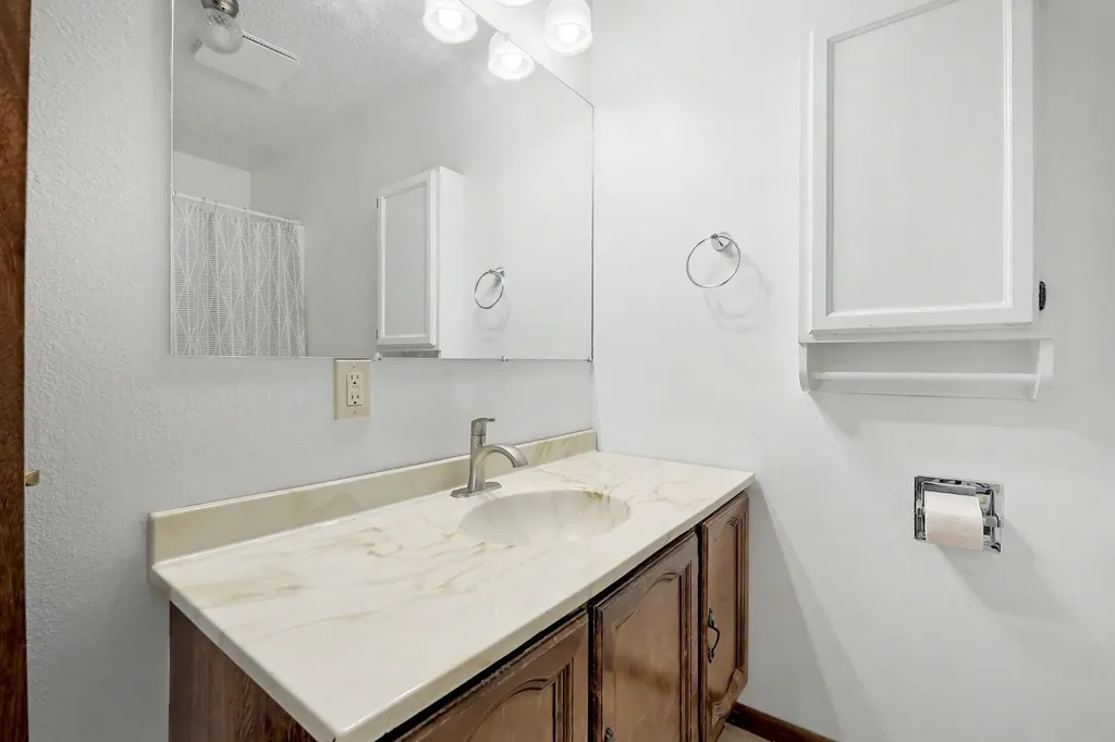 1700-1704 N Fairway Drive Augusta KS 67010