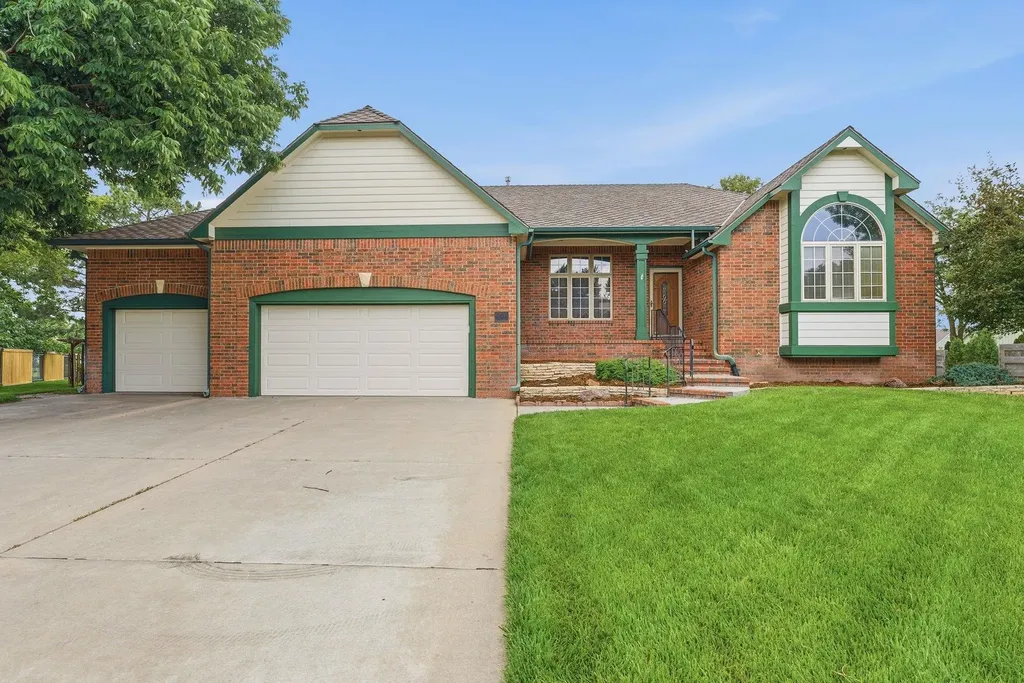 328 Campus Court North Newton KS 67117