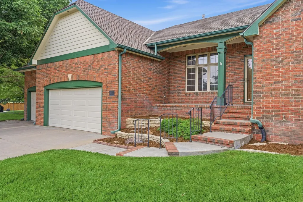 328 Campus Court North Newton KS 67117