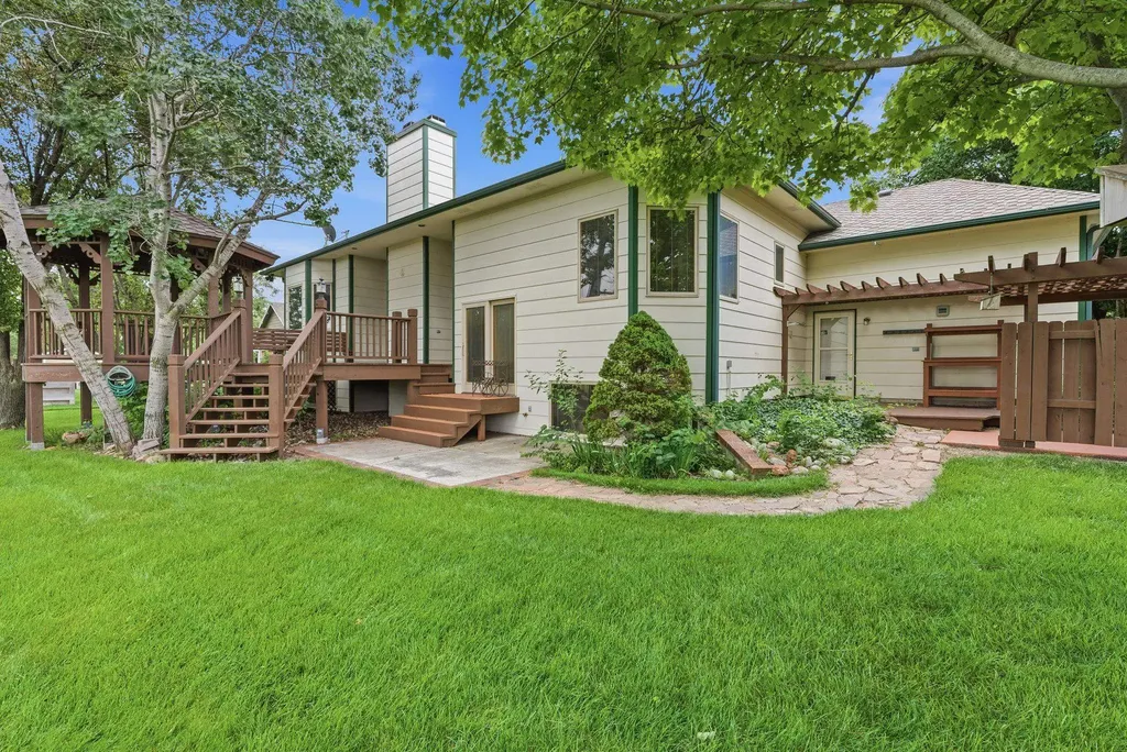 328 Campus Court North Newton KS 67117