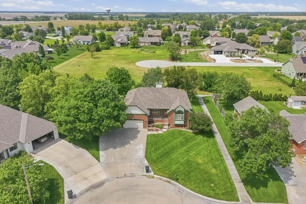328 Campus Court North Newton KS 67117