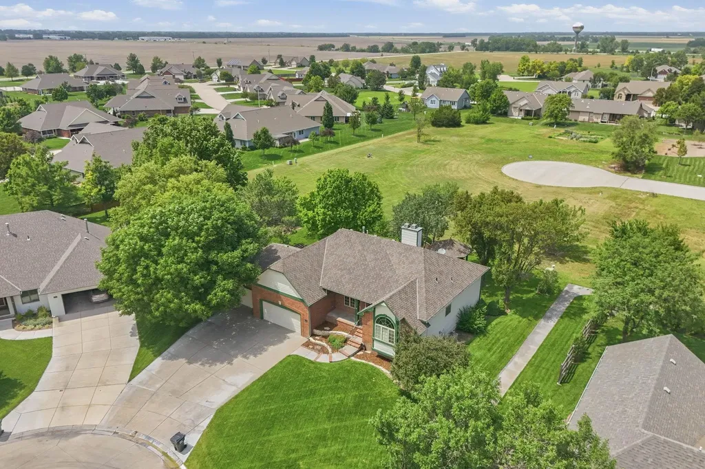 328 Campus Court North Newton KS 67117