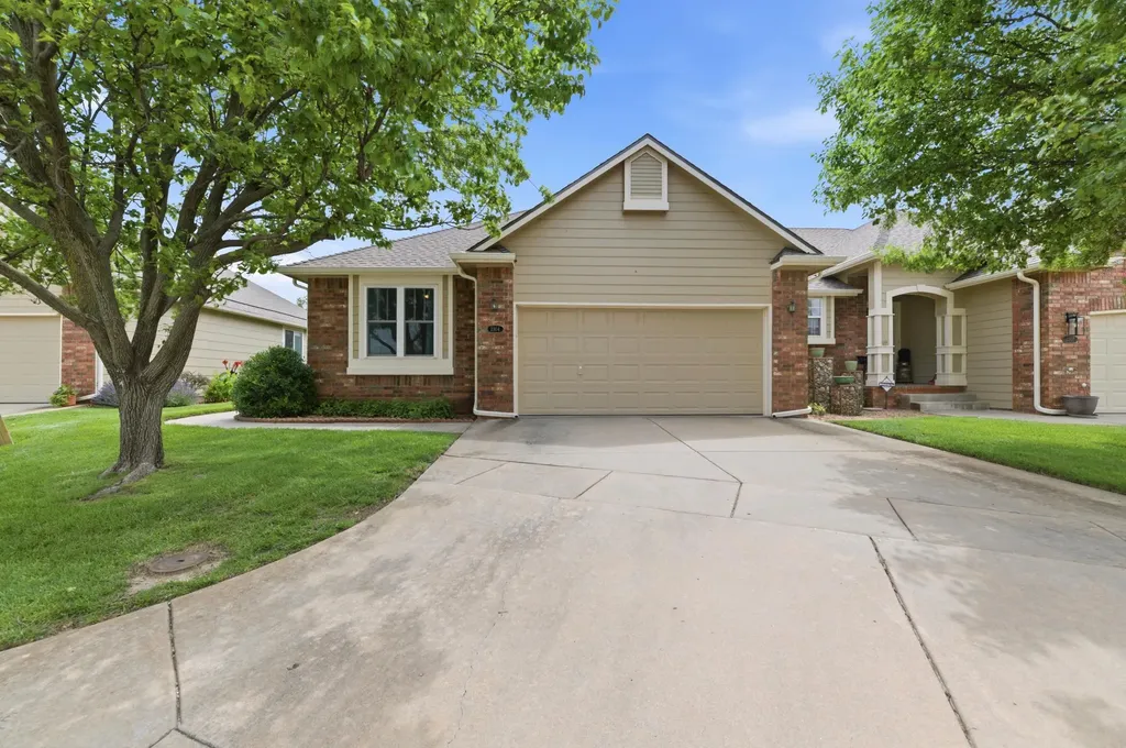 2304 N Lakeway Circle Wichita KS 67205
