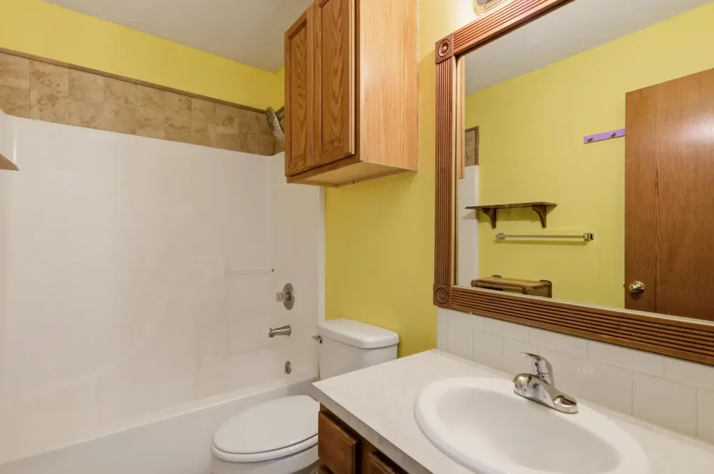 2304 N Lakeway Circle Wichita KS 67205