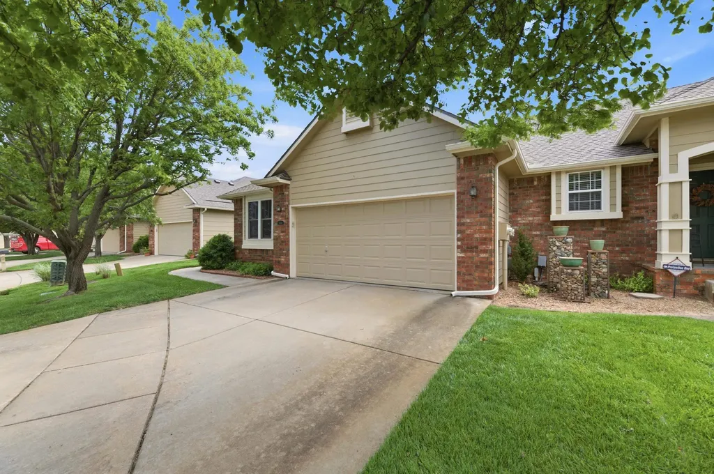 2304 N Lakeway Circle Wichita KS 67205