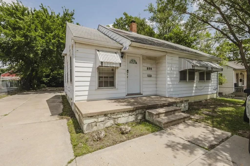 808 N Oliver Avenue Wichita KS 67208