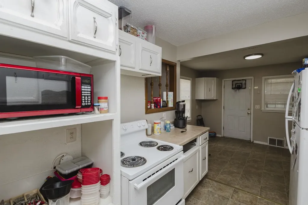 808 N Oliver Avenue Wichita KS 67208